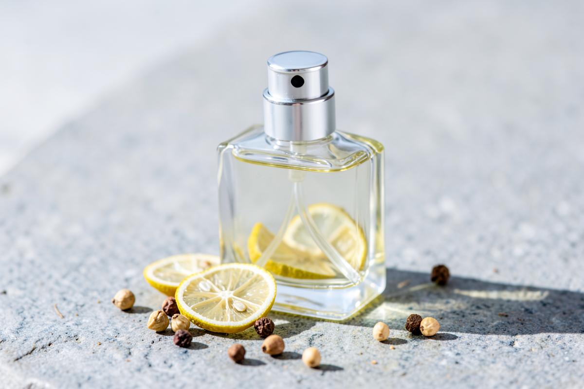Dupe Sauvage : ce qui fait la signature du parfum masculin le plus vendu